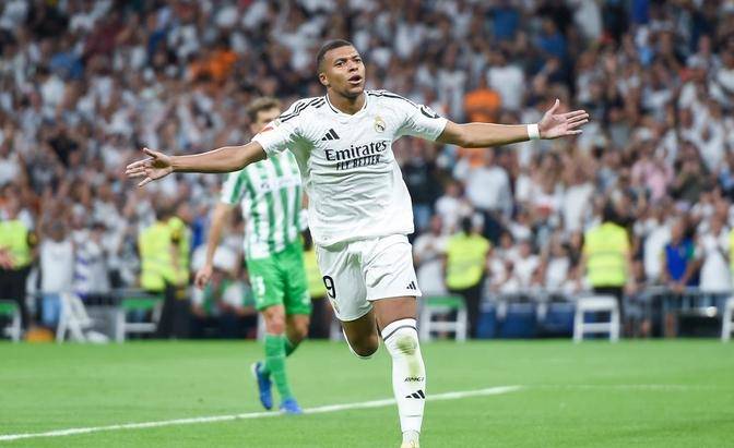 关于皇马球员赛后露笑容,期待更多胜利加冕的信息 关于皇马球员赛后露笑容,期待更多胜利加冕的信息