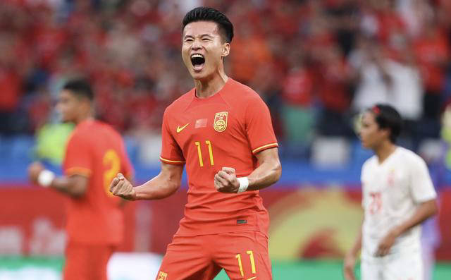 爱游戏电竞-全力以赴的球员，争取取得胜利