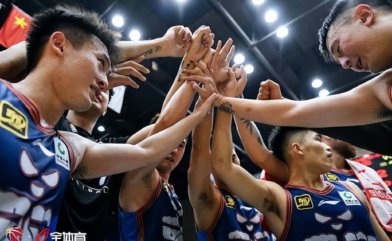 爱游戏中国官网-山东男篮客场轻取胜利，积分稳固