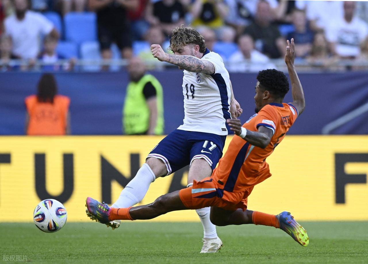 爱游戏app下载-英格兰射手荣膺匈牙利联赛射手王，实力夺目的简单介绍