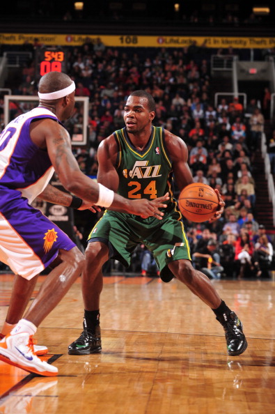 爱游戏亚洲官网-爵士全队发威，牢牢占领西部榜首郎拿总冠军宝座的简单介绍