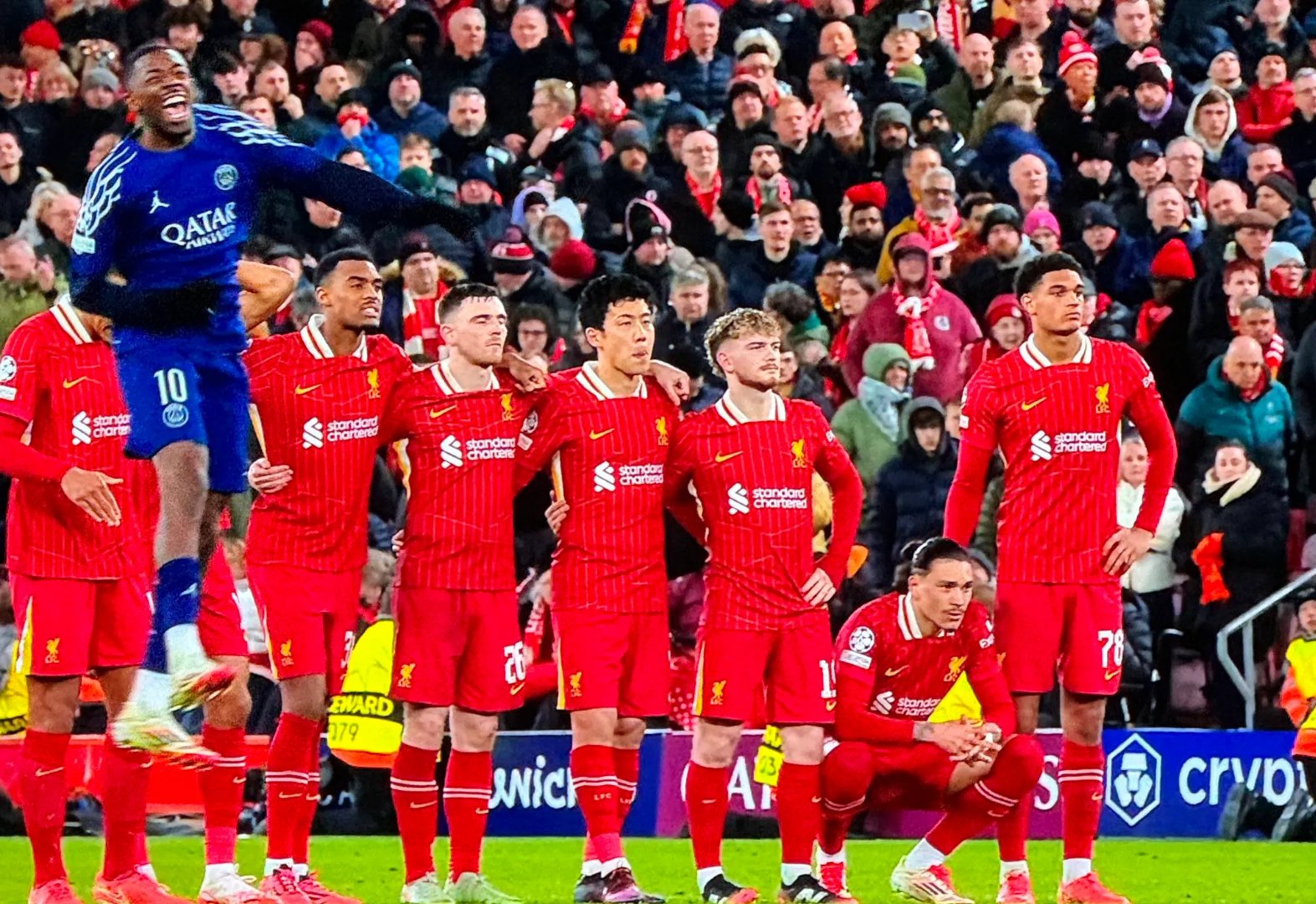 爱游戏app-拜仁力挫巴黎，晋级八强实现逆袭！