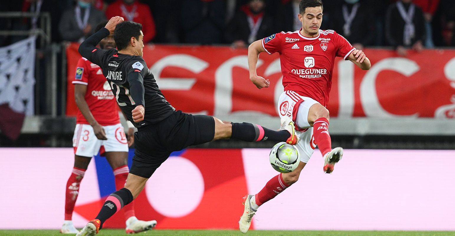 里尔备战法甲比赛,主队全员备战 里尔备战法甲比赛,主队全员备战