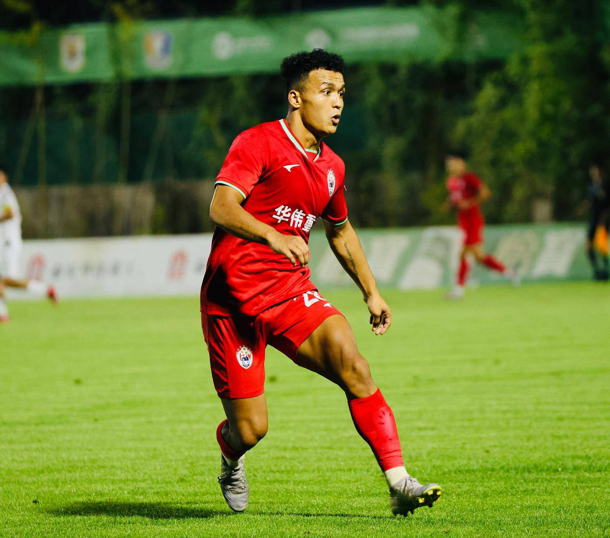 爱游戏官网登录网址-关于一触即发：球队备战关键一战的信息