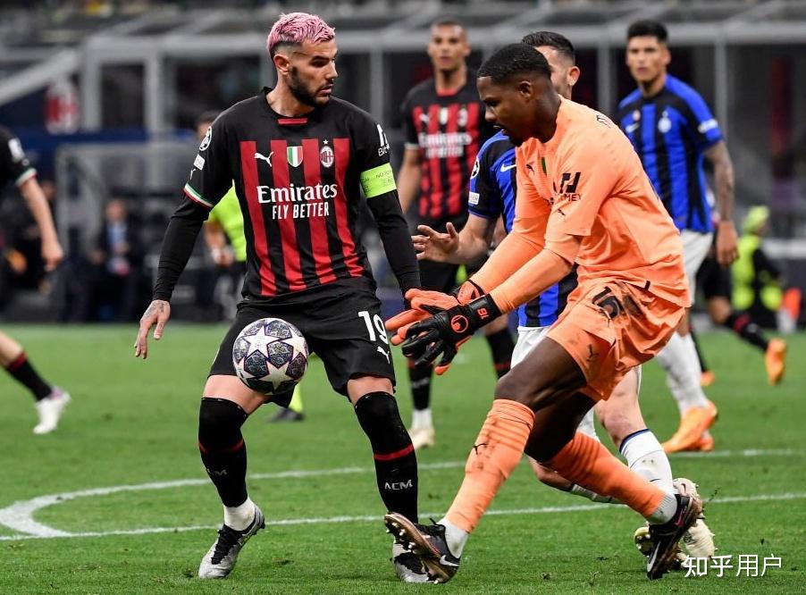 AC米兰球员重返训练场参加恢复训练 AC米兰球员重返训练场参加恢复训练