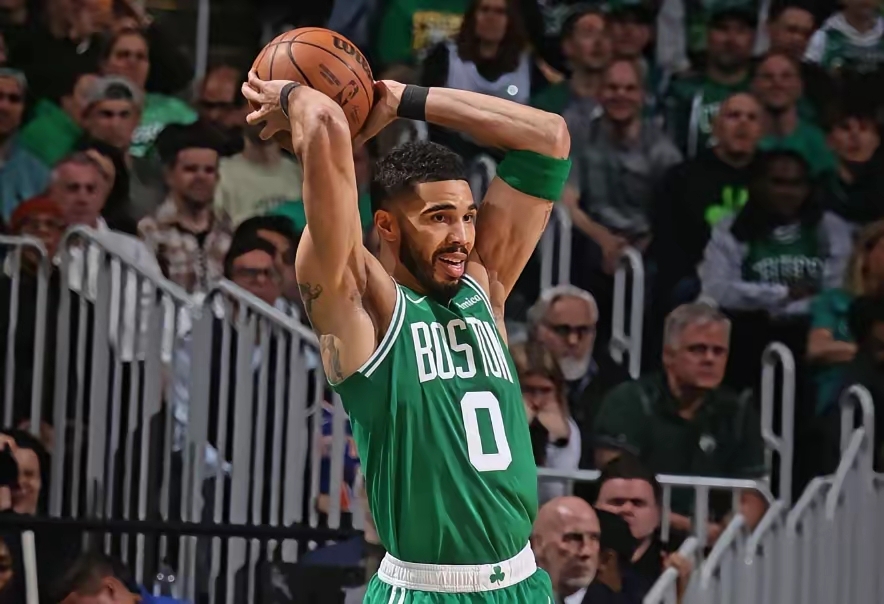 篮网大胜绿军,继续领跑东部 篮网大胜绿军,继续领跑东部