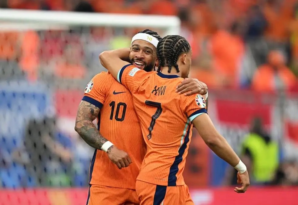 关于查尔顿队客场比赛中逆风翻盘，取得关键胜利的信息