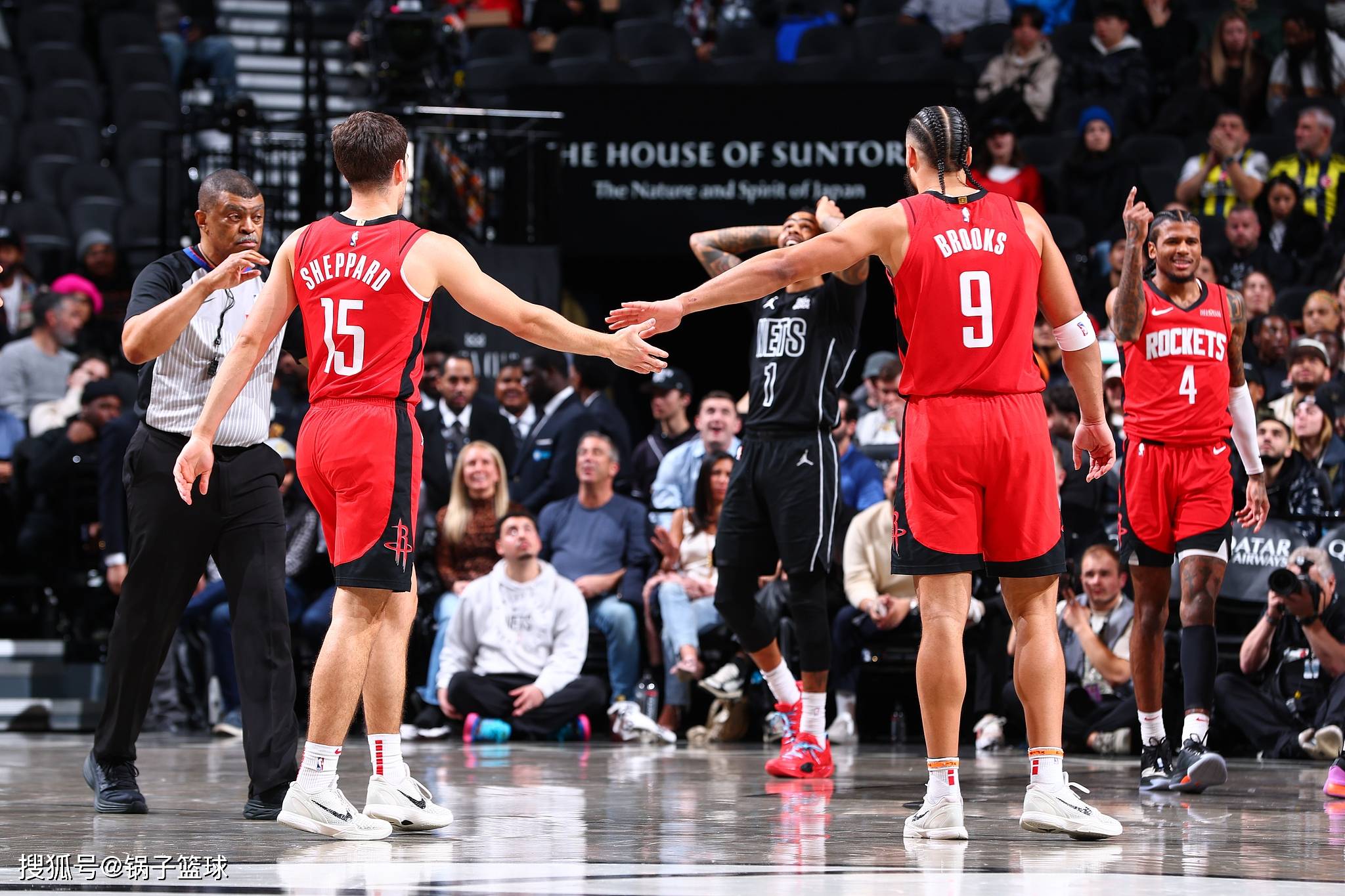 火箭队与篮网展开全球级激烈对决 火箭队与篮网展开全球级激烈对决