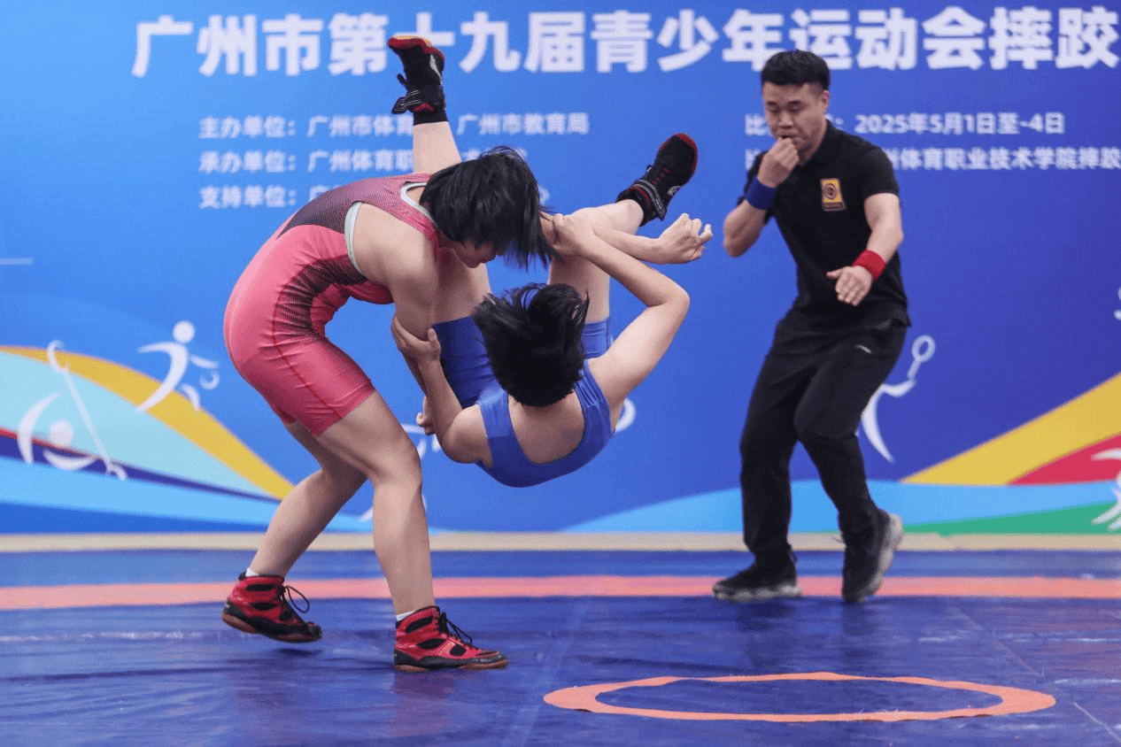 爱游戏官方登录入口-爱沙尼亚选手在摔跤比赛中表现出色