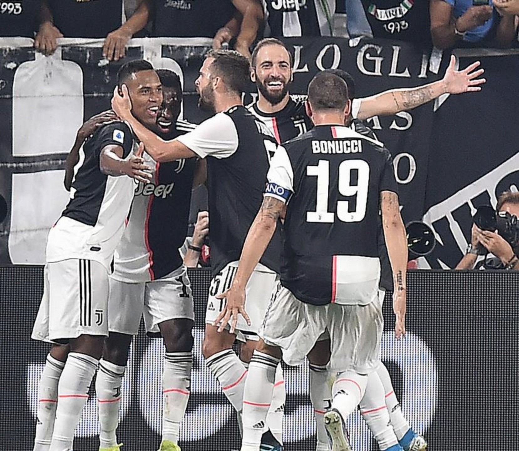 关于那不勒斯客场逆转都灵，豪取联赛七连胜的信息